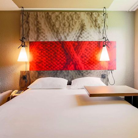 Hotel ibis Carcassonne Est la Cité Esterno foto