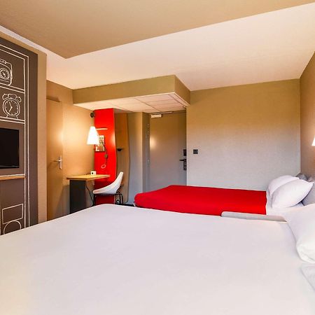Hotel ibis Carcassonne Est la Cité Esterno foto