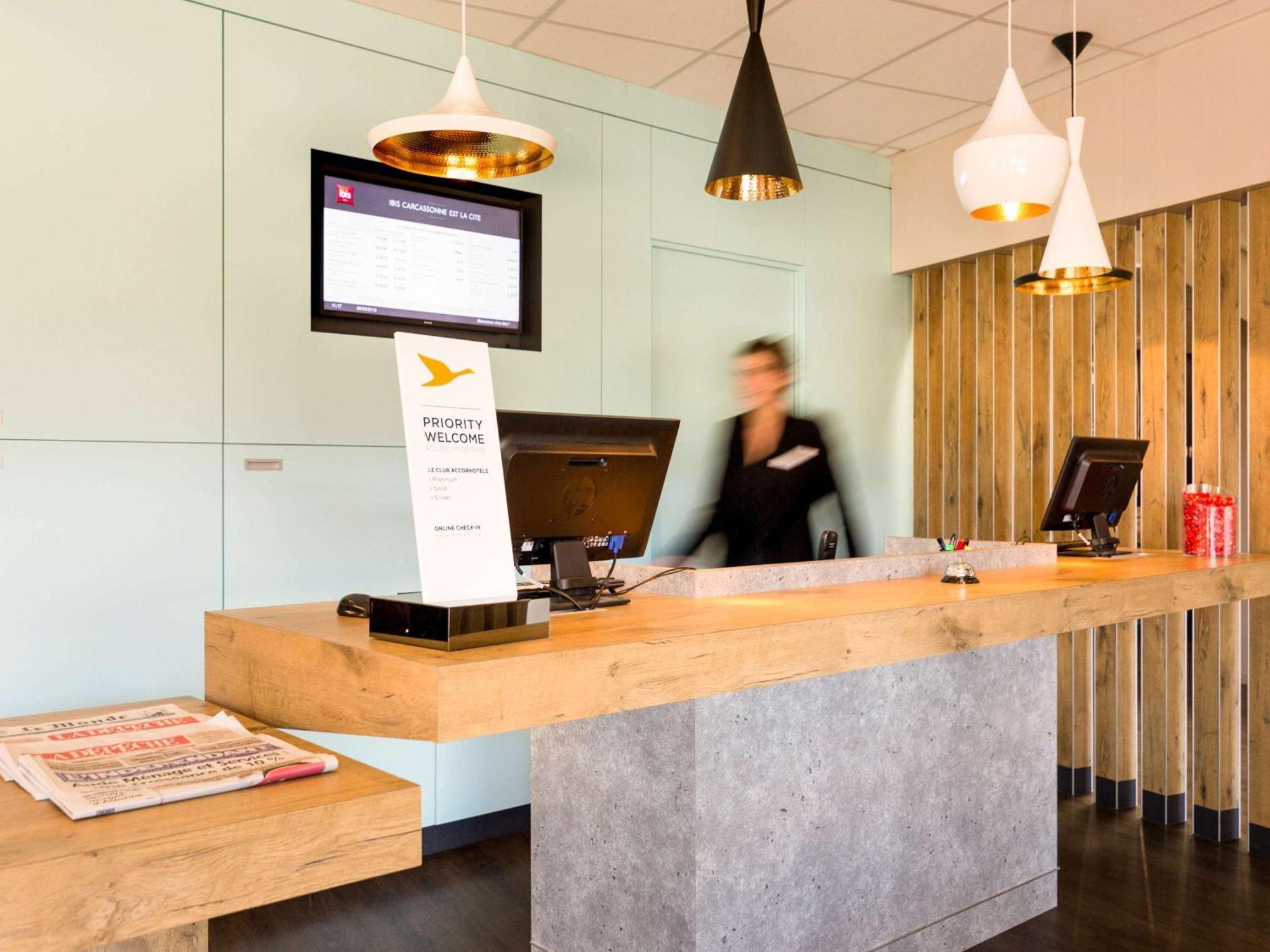 Hotel ibis Carcassonne Est la Cité Esterno foto