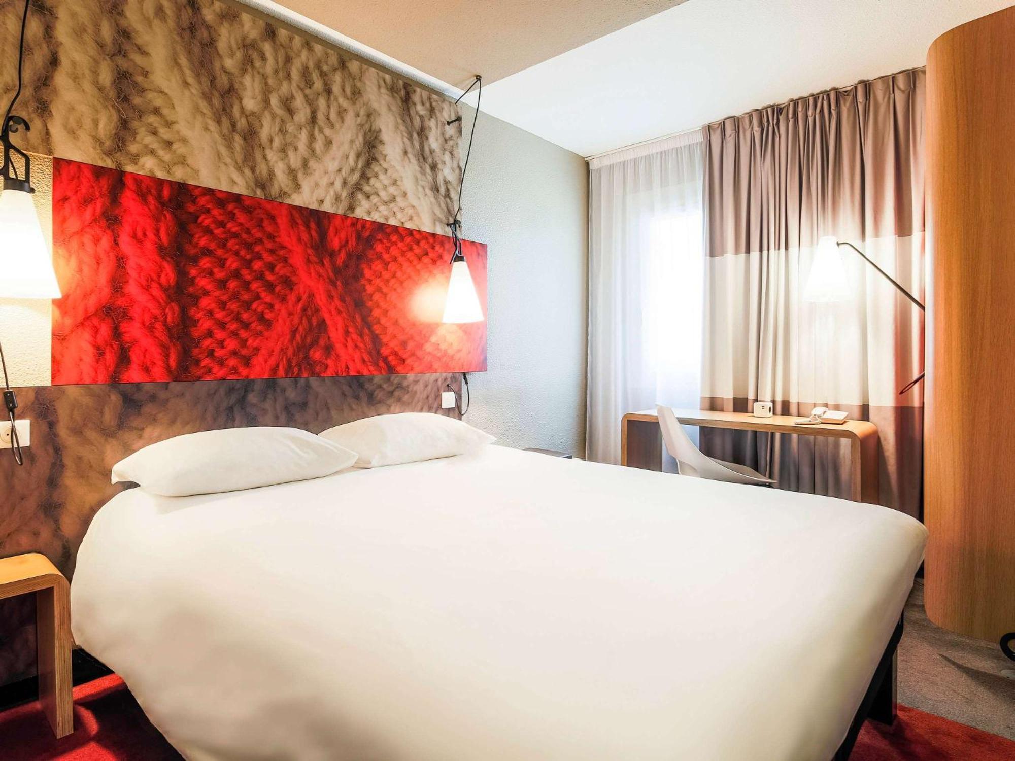 Hotel ibis Carcassonne Est la Cité Esterno foto