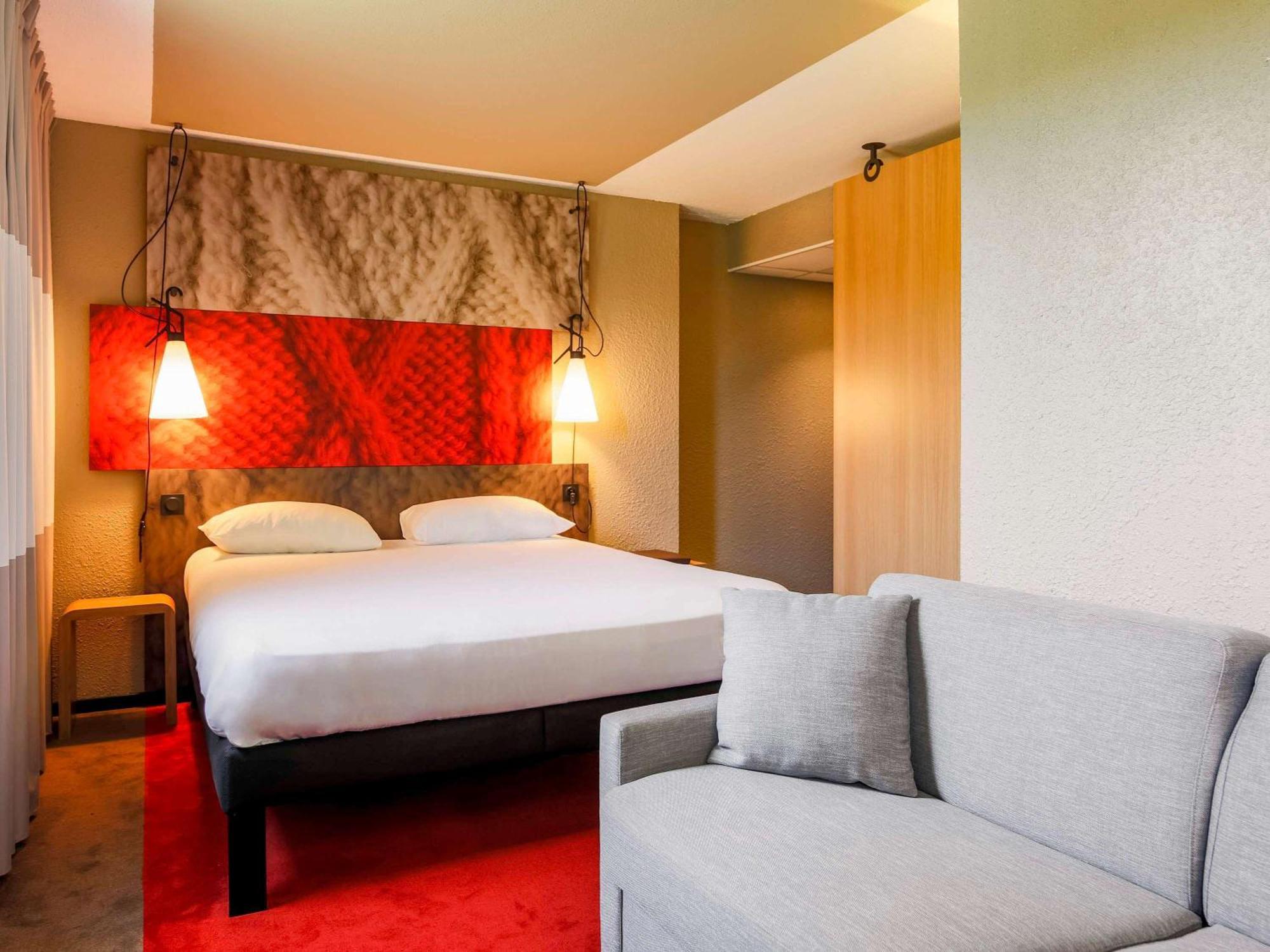 Hotel ibis Carcassonne Est la Cité Esterno foto