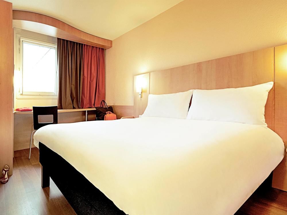 Hotel ibis Carcassonne Est la Cité Esterno foto