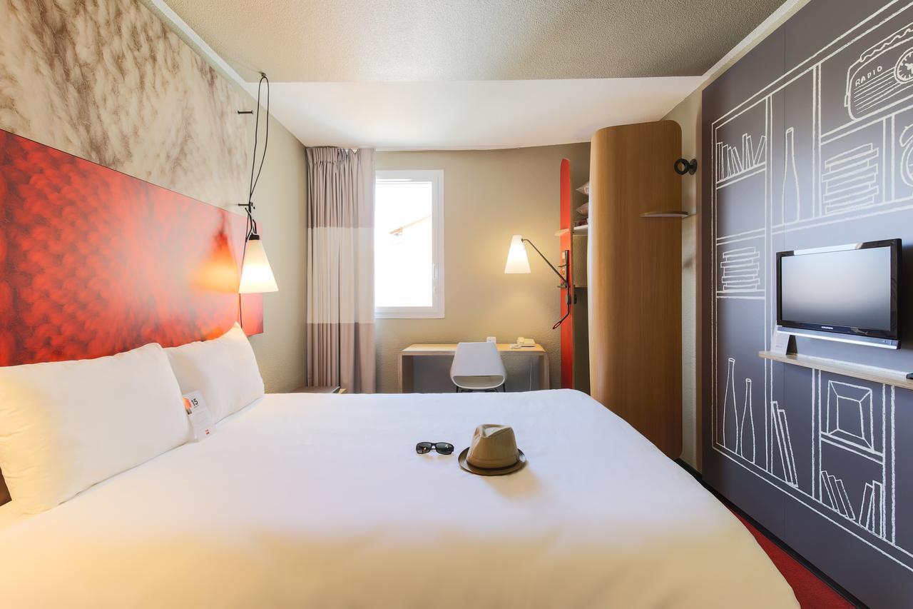 Hotel ibis Carcassonne Est la Cité Esterno foto