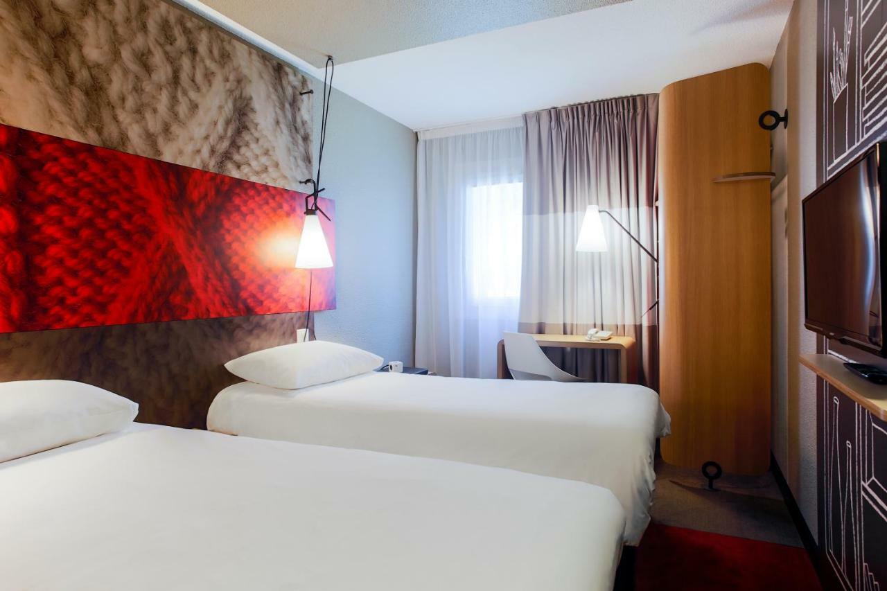 Hotel ibis Carcassonne Est la Cité Esterno foto
